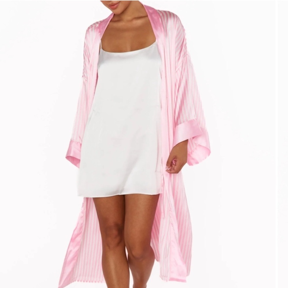 Show Me Your Mumu x Curateur "The Harlow" Robe - Picture 3 of 7